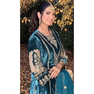Ensemble de vêtements de fête pour femmes de créateur avec dupatta et bas entièrement cousu - Product Image 2