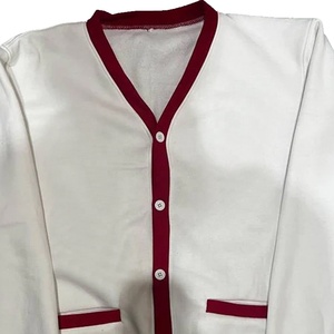 Cardigan en tricot pour homme WIDE GREEK HOUSE, style universitaire, à rayures, pour fraternité grecque, en laine/acrylique, avec patchs personnalisés, vente en gros - Product Image 2