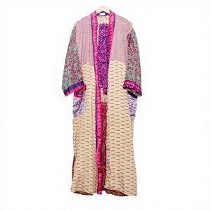 Longue robe kimono en soie florale pour femme, robe de salon bohème, robe longue, kimono vintage, vêtements de nuit en soie, kimono de nuit - Product Image 1