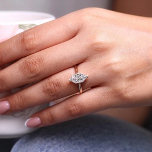 Bague en diamant de laboratoire taille marquise certifiée IGI, bague de fiançailles avec halo caché, bague de mariage solitaire en or jaune pour femme - Product Image 2