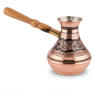 Cezve vintage bicolore noir en cuivre gravé à motifs floraux, pour café turc, à poser sur cuisinière, type Briki grec, avec base ronde et poignée en bois robuste - Product Image 1
