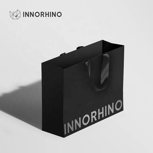 Bolsa de Compras de Papel Negro de Lujo Personalizada, Papel Artístico Mate Laminado con Asa de Cinta, Reutilizable, para Empaque de Ropa de Marca - Product Image 4