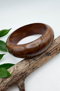 กำไลข้อมือไม้ทรงกลมสไตล์วินเทจสำหรับผู้หญิง ยี่ห้อ SOFIYA CRAFT ขัดเงาสีน้ำตาลธรรมชาติ เรียบเนียน ของขวัญสำหรับชาวคาทอลิก - Product Image 6