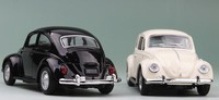 Modèle de voiture miniature de luxe en alliage moulé sous pression, à rétrofriction, style Bug moderne, avec figurine enfant garçon, idéal pour la rentrée scolaire, les cadeaux de promotion et les cadeaux de remise de diplôme
