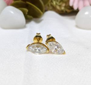 Boucles d'oreilles en or jaune 14 carats avec diamants de laboratoire taille marquise de 2 carats, design unique à fermoir poussoir, meilleur cadeau d'anniversaire pour femme - Product Image 3