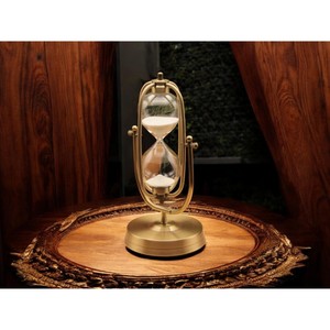 Sablier en laiton traditionnel fait main de qualité assurée avec bulbe en verre et cadre métallique pour un chronométrage précis - Product Image 4