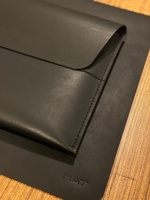 Housse d'ordinateur portable en cuir véritable de haute qualité, personnalisée, cousue à la main, couleur personnalisée, logo personnalisé pour Pro LLS-0071