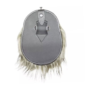 Pochettes et sacs traditionnels gris en fourrure synthétique 100 % vegan et cuir vegan, best-sellers - Product Image 2