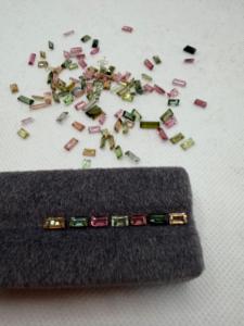 Lot de tourmalines naturelles multicolores taille baguette 6x3-4x2mm 32,50 carats, provenance Mines Africaines, pour la création de bijoux sur mesure, extraies de la Terre, Zehra - Product Image 5