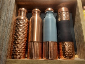 Premium Pure <b>Copper</b> 950ml Leak-Proof Water Bottle <b>Screw</b>-On Cap Dishwasher Microwave Safe Handmade Hammered Finish Unisex - Product Image 4