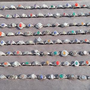 แหวนทองเหลืองประดับพลอยธรรมชาติเพื่อสมดุลพลังงาน การทำสมาธิ และสวมใส่ในชีวิตประจำวัน ราคาสุดคุ้มจากอินเดีย - Product Image 3