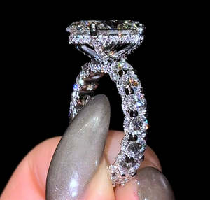 แหวนหมั้นเพชรโมอิสซาไนต์ทรงรีหรูหรา ประดับเพชรแบบซ่อนรอบวง พร้อมวงแหวนเพชรเต็มวง ทอง 14K 18K แหวนเจ้าสาว - Product Image 5