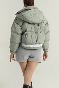 เสื้อแจ็คเก็ตดาวน์อุ่นๆ สำหรับผู้หญิง ดีไซน์ทันสมัยสำหรับฤดูหนาว  รับออกแบบพร้อมปักโลโก้  บุด้วยหนังแกะ  ผ้าไนลอน  ผ้าแคนวาส สำหรับใช้งานกลางแจ้ง - Product Image 5