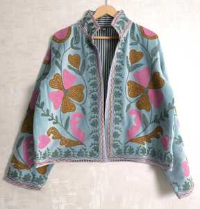 Chaqueta de Terciopelo con Bordado Suzani, Elegante y Única, Estilo Boho, Abrigo Floral Hecho a Mano para Mujer, Regalo Festivo Perfecto - Product Image 1