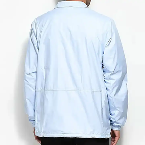 เสื้อแจ็คเก็ตกันลมสไตล์โค้ชสีฟ้าอ่อน ผ้าไนลอนระบายอากาศ น้ำหนักเบา สวมใส่สบาย มีกระดุมแป๊ก เหมาะสำหรับฤดูใบไม้ผลิและกิจกรรมกลางแจ้ง - Product Image 2