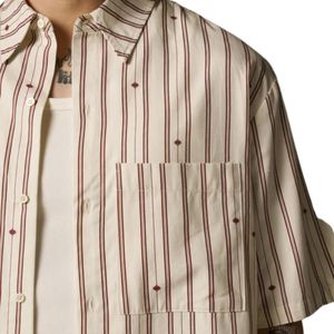 เสื้อเชิ้ตผู้ชายลายทางคลาสสิก แขนสั้น ติดกระดุม ลำลอง ใส่สบาย ระบายอากาศได้ดี น้ำหนักเบา ผลิตจากผ้าทอ รับผลิตแบบ OEM ขายส่ง - Product Image 1
