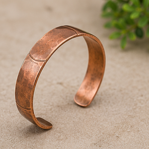 Bracelet en cuivre pur martelé, style rustique et vintage, création artisanale, personnalisable, bijou minimaliste et tendance - Product Image 3