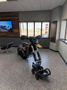 Husqvarna 450 d'occasion de 2019, équipée d'un kit de motoneige MTN.TOP (C3) de 2023, 80 heures d'utilisation, livrée avec pièces d'origine et manuel. Achetez maintenant. - Product Image 5