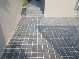 Pierre cubique de bluestone du Vietnam de qualité supérieure – Finition polie, durable pour pavage extérieur, trottoirs et cours - Product Image 5