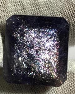 Pierre de soleil galaxie naturelle en vrac, iolite octogonale rougeâtre. - Product Image 1