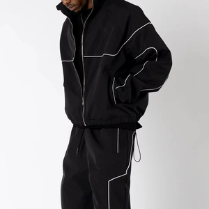 Ensemble de survêtement pour homme, veste zippée à col montant, pantalon coupe décontractée, bandes réfléchissantes, nylon tissé léger, résistant à l'eau, pour l'entraînement - Product Image 1