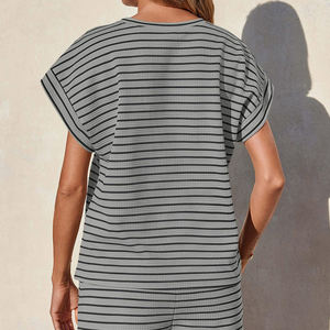 Conjunto de Verano de Moda para Mujer, Diseño a Rayas, Cómodo, de 2 Piezas, Camiseta de Manga Corta y Pantalones Cortos - Product Image 2
