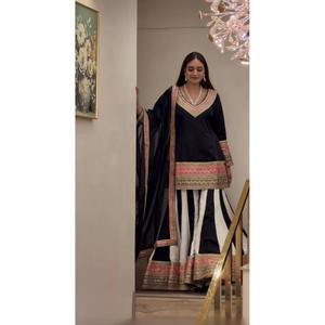 Robe de mariée élégante avec broderie en dentelle et design fluide pour cérémonies et occasions spéciales – Achetez directement auprès du fournisseur - Product Image 1