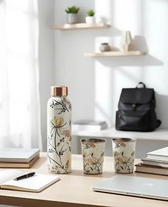 Set de Regalo de Botella de Agua de Cobre Serene Meadow con Ilustración Delicada de Flores Silvestres, Elegante Vajilla de Cobre para Bebidas, Lujo y Bienestar - Product Image 2