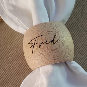 Anillo para servilletas de madera MDF con logotipo y nombres personalizados cortados con láser, el más vendido para alquiler en eventos de boda. - Product Image 2