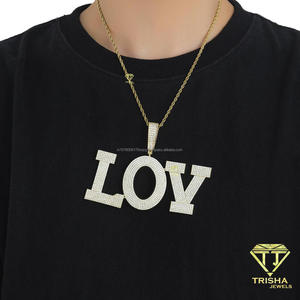 Trendige Moissanit-Diamant LOV Namensanhänger-Halskette mit Goldton-Finish, Iced-Out Buchstaben-Schmuck für Hip-Hop-Modehändler - Product Image 3