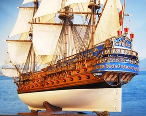 T323 - Maqueta de Barco Pintada de Estilo Náutico, Hecha a Mano en Madera de Cedro San Felipe, Totalmente Ensamblada, para Decoración del Hogar, 74Lx24.5Wx66.5H cm - Product Image 3