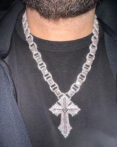 Pendentif Croix Géante en Argent Sterling 925 Dvars Diamond, Bijoux de Luxe pour Hommes avec Moissanite et Placage Or, Vente en Gros - Product Image 1