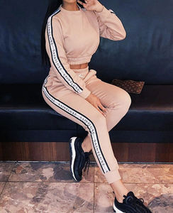 Conjunto Deportivo de Dos Piezas para Mujer, Diseño 2025 con Logotipo Personalizado, Estilo Urbano Sexy, Sudadera con Capucha, Decoración con Pliegues, Pantalones Transpirables - Product Image 2