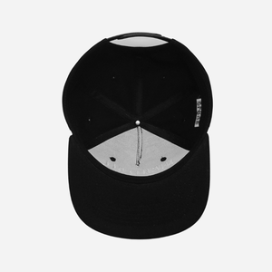 หมวกแก๊ปปักโลโก้ตามสั่ง 5 แผง ทรง Snapback ปีกแบน สไตล์สตรีทแวร์ แฟชั่นอเมริกัน ผลิตจากโรงงานเวียดนาม MOQ ต่ำ - Product Image 5