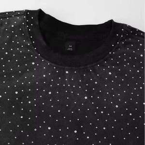 T-shirts de marque élégants personnalisés pour hommes, effet vieilli, délavé à l'acide, avec transfert de strass, service OEM de logo personnalisé - Product Image 3