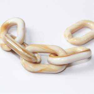 Chaîne murale décorative artisanale en résine acrylique épaisse de grande taille, accessoire fait main pour la décoration intérieure - Product Image 3