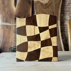 Planche à découper en bois à motifs torsadés, avec effets d'illusion de courbure et de distorsion, finition à grain bicolore, artisanale, pour couper les légumes - Product Image 4