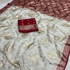 Sari de Seda Dola Premium VASTRA COTTAGE con Teñido Tradicional Tapela Chap y Tejido Zari Dorado - Product Image 2