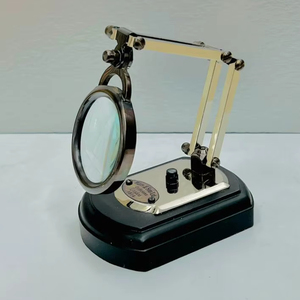 แว่นขยายปรับได้ ทนทาน ทำมือจากนิกเกิลและทองเหลืองสีดำ บนฐานไม้ |   แว่นขยายตั้งโต๊ะแบบคลาสสิก - Product Image 1