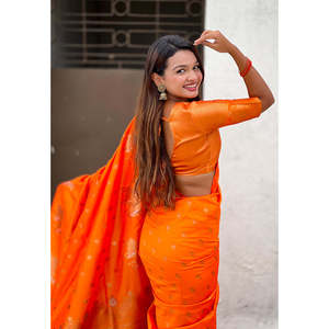 Sari tissé double zari Elite Weaves en orange avec bordure Nandi, soie douce 700g pour tenue de soirée - Product Image 2