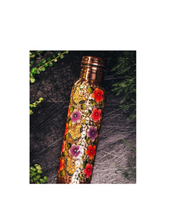 Botella de agua de cobre esmaltada floral vibrante con beneficios de agua curativa y artesanía tradicional adecuada para cualquier ocasión - Product Image 4