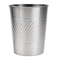 Poubelle en métal design pour salon, élégante corbeille à déchets qui rehausse l'aspect intérieur
