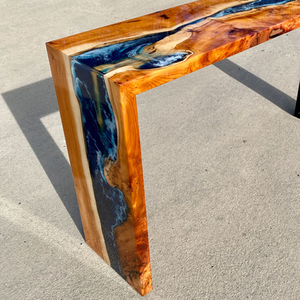 Table console en bois massif à bord naturel avec résine époxy, design moderne et actuel, motif rivière, pour décoration de mariage, salon et maison - Product Image 3