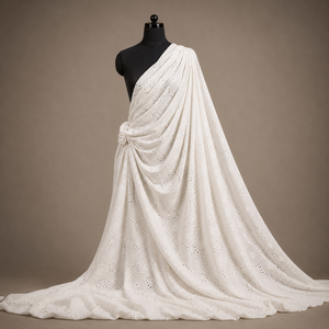 Tissu brodé de qualité supérieure conçu pour la mode moderne et les collections de vêtements élégants. Ce tissu présente de belles qualités. - Product Image 2