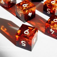 Ensemble de dés en résine multi-coupes D&D personnalisés de haute qualité, 7 dés fantastiques à bords tranchants, design moderne fait main, cadeau pour les joueurs