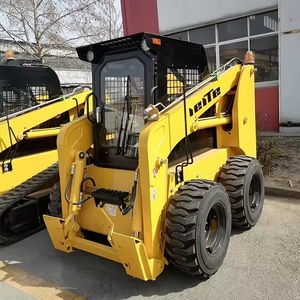 Potente cargadora compacta JC100 con un fuerte sistema hidráulico para trabajos pesados de movimiento de tierras y sitios de construcción. - Product Image 4