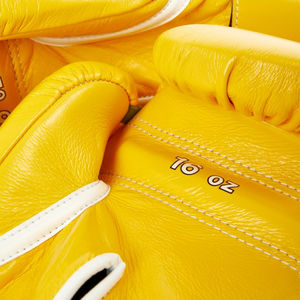 Gants de boxe haut de gamme en cuir véritable avec fermeture Velcro jaune, support de poignet intégré, doigts entièrement protégés, personnalisables pour l'entraînement - Product Image 5