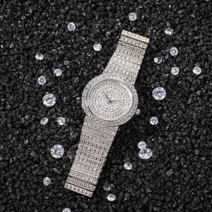 Reloj de Cuarzo con Incrustaciones de Moissanita, Esfera Redonda Plateada, Correa de Acero Inoxidable para Hombre, Estilo Hip Hop de Lujo - Product Image 3