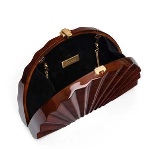 Bolso de Mano de Resina Hecho a Mano, Exquisito y de Alta Gama, para Compradores Exigentes en Todo el Mundo - Product Image 3