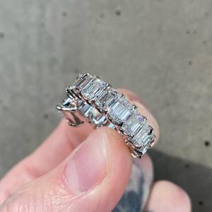 Bague de fiançailles en or blanc plaqué rhodium avec halo caché de diamant de laboratoire taille émeraude, bijoux de luxe pour anniversaire et mariage pour femme - Product Image 5